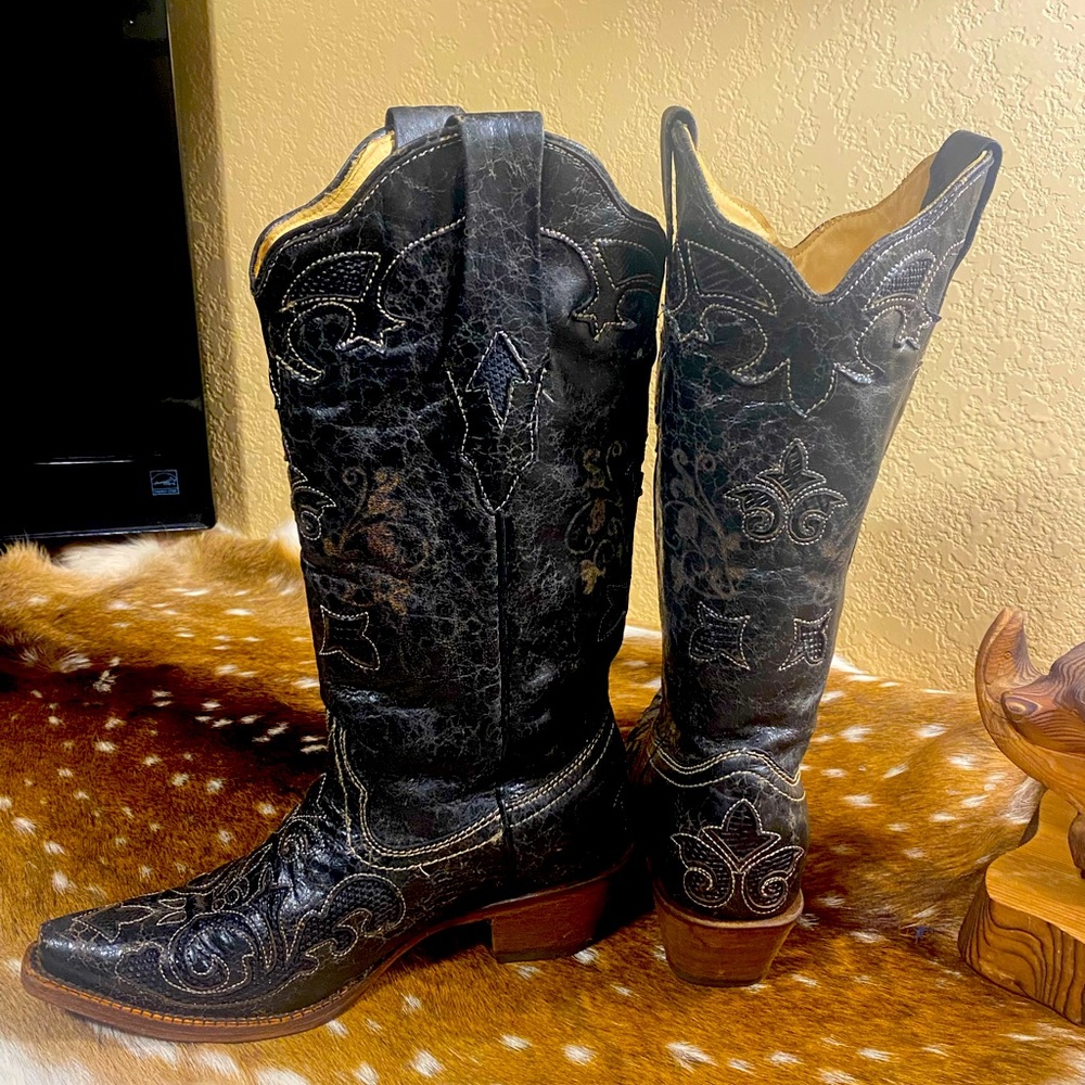 Corral Boots 6 Distressed leather boots,lizard skin inlay,crown design,snip toe